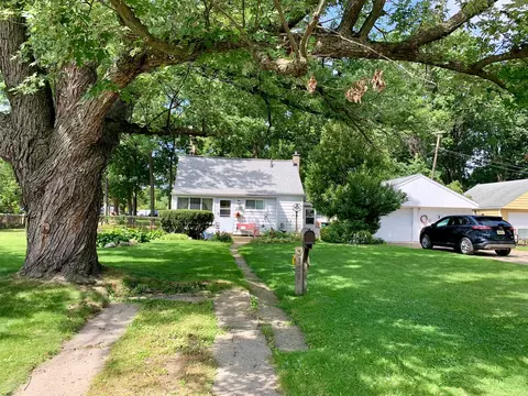 3131 Grayson St, Ferndale, MI 48220