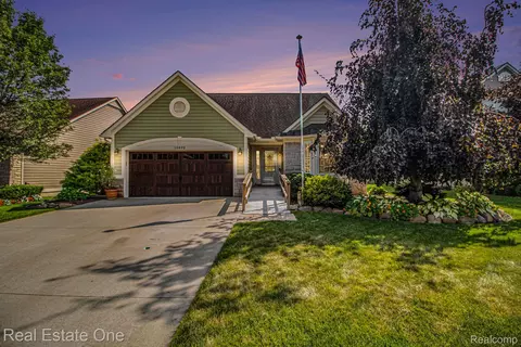 10892 Bouldercrest Dr, Green Oak, MI 48178