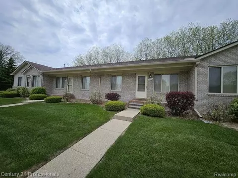22115 Glenwood St, Clinton Township, MI 48035