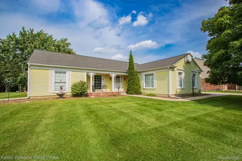 2418 Rancroft Beat, Rochester Hills, MI 48306