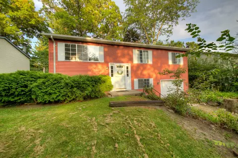 5221 Van Winkle St, Brighton, MI 48116