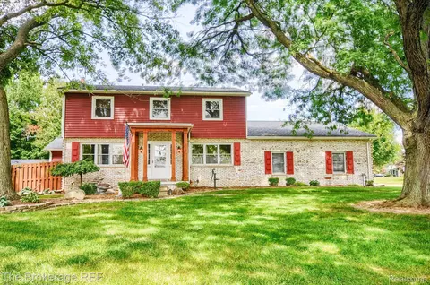8185 Davison Rd, Davison, MI 48423
