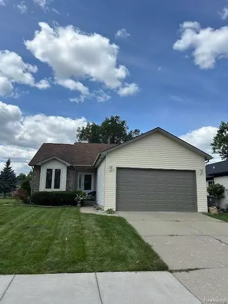34333 Hardy St, Clinton Township, MI 48035