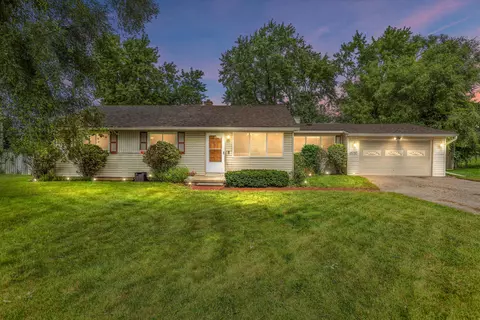 4946 Irwindale Dr, Waterford, MI 48328