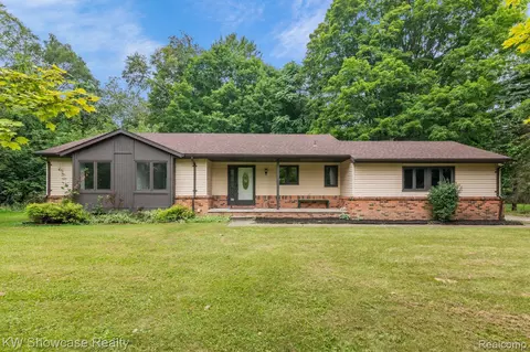 21233 Hugo St, Farmington Hills, MI 48336
