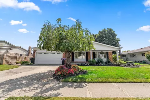 1664 3 Lakes Dr, Troy, MI 48085