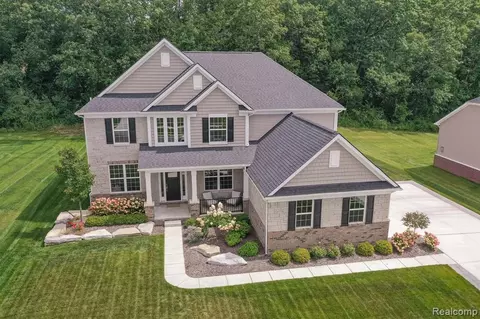 4179 Winnemae Dr, Lake Orion, MI 48359