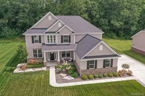 4179 Winnemae Dr, Orion, MI 48359