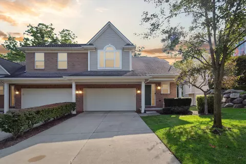790 E Bluff Crt Ct, Rochester Hills, MI 48307