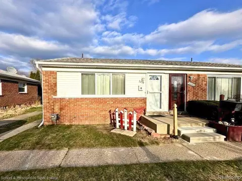2439 Stieber St, Westland, MI 48186
