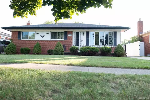 30034 Lisch St, Gibraltar, MI 48173