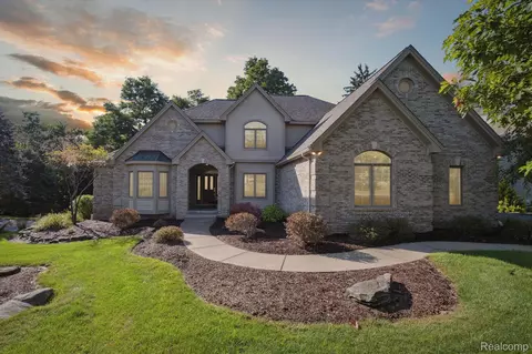 3723 Lakewood Shores Dr, Genoa, MI 48843
