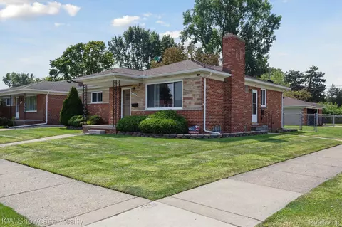 25383 Loretta Ave, Warren, MI 48091
