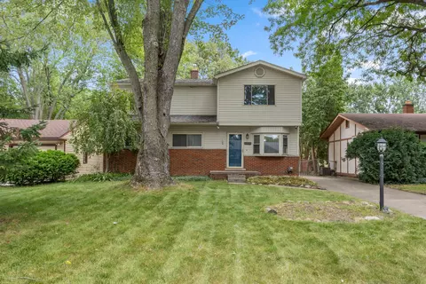 15770 Doris St, Livonia, MI 48154