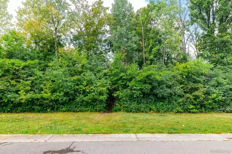 23406 Golfview Dr, Grosse Ile, MI 48138