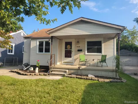 1820 E Merrill Ave, Lincoln Park, MI 48146