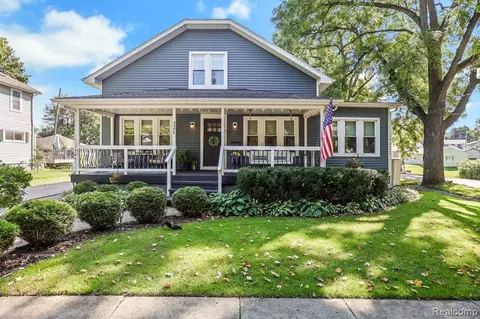 321 Jewett St, Howell, MI 48843
