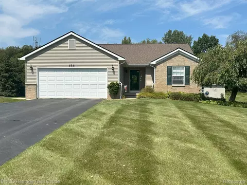 5251 Spruceview Ln, Handy, MI 48836