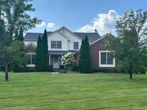 3547 Inverness Dr, Oakland, MI 48306