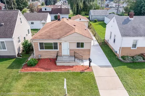18946 Martin Rd, Roseville, MI 48066