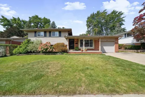 14555 Park St, Livonia, MI 48154