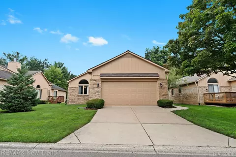 35163 Knollwood Ln, Farmington Hills, MI 48335