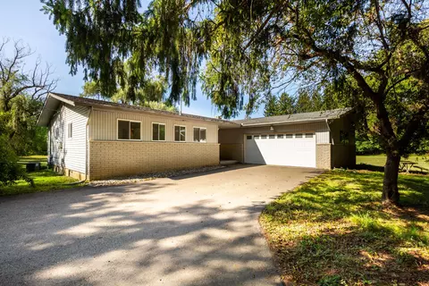 315 W Dawson Rd, Milford, MI 48381