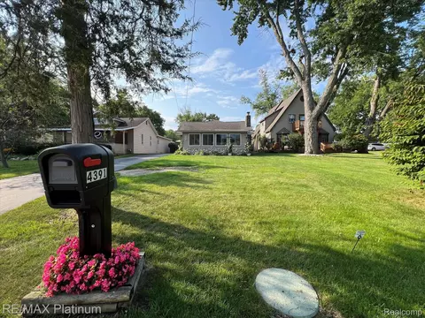 4391 Skusa Dr, Genoa, MI 48116
