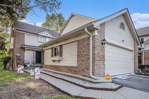 6893 Pebble Park Cir #103, West Bloomfield, MI 48322
