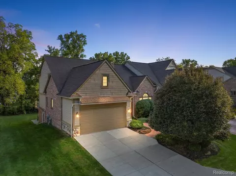 29211 Chestnut Crt Ct, Farmington Hills, MI 48334
