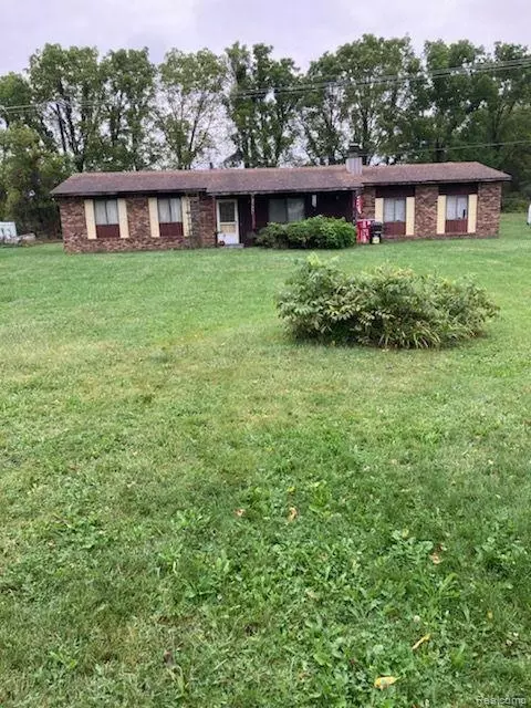 2366 Patterson Lake Rd, Pinckney, MI 48169