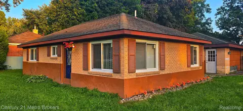 2292 Rollins St, Grand Blanc, MI 48439