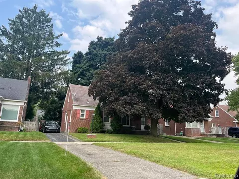 9929 W Parkway St, Redford, MI 48239
