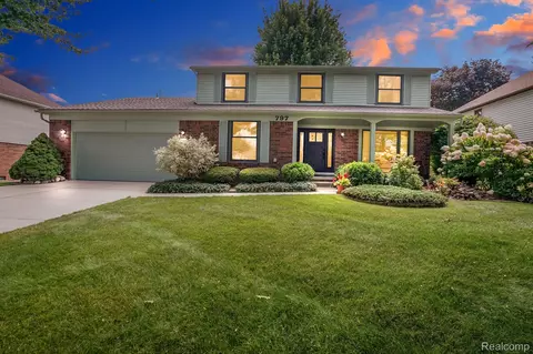 797 Keaton Dr, Troy, MI 48098
