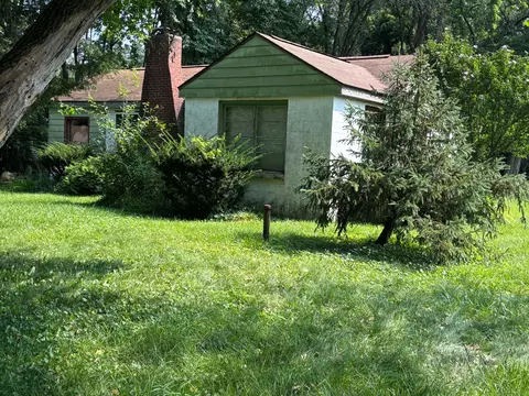 2770 Maple Ridge Ave, Highland, MI 48356
