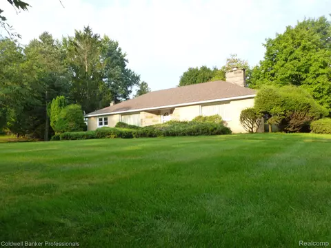 11557 Hartland Rd, Tyrone, MI 48430