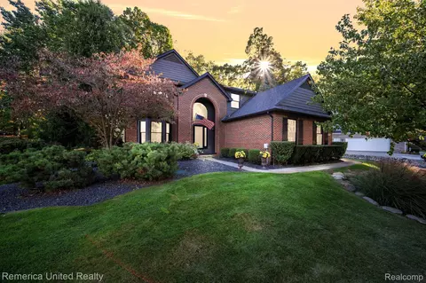 57347 Hidden Timbers Dr, Lyon, MI 48178