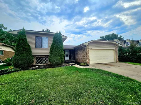 44048 Harsdale Dr, Canton, MI 48187