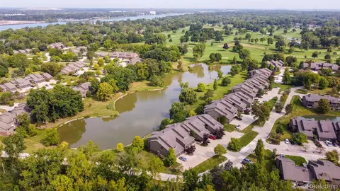 9838 Hawthorn Glen Dr, Grosse Ile, MI 48138