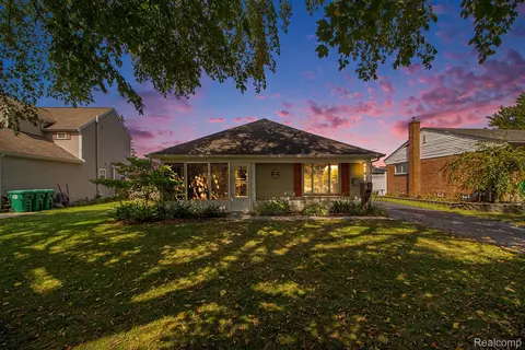 31472 Chester St, Garden City, MI 48135