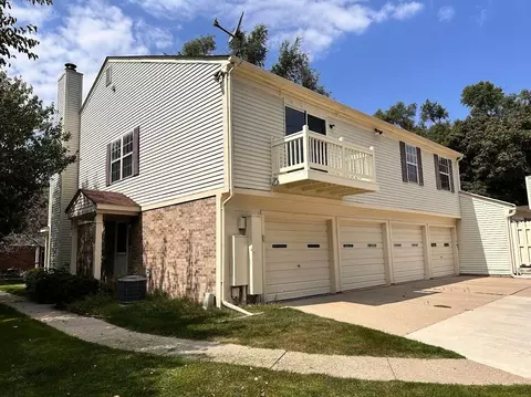 2110 Hien Meaows R Dr #D, Walled Lake, MI 48390