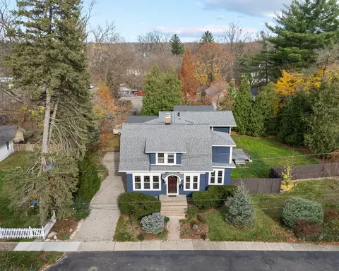 7 Robertson Crt Ct, Village Of Clarkston, MI 48346