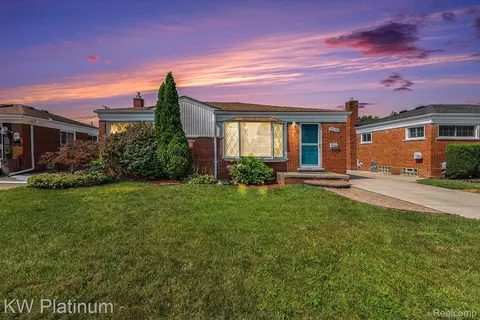 28949 Grant St, Saint Clair Shores, MI 48081