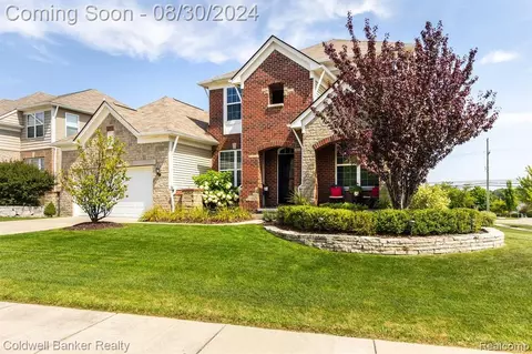4675 Ottawa Dr, Lake Orion, MI 48359