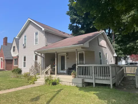 325 Grand River Ave E, Fowlerville, MI 48836