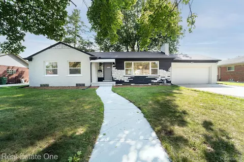 9941 Manor Ave, Allen Park, MI 48101