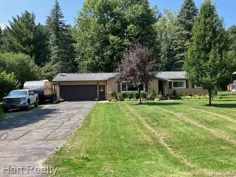 2946 Lorraine St, Marlette, MI 48453