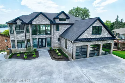 2507 Margaret Dr, Fenton, MI 48430
