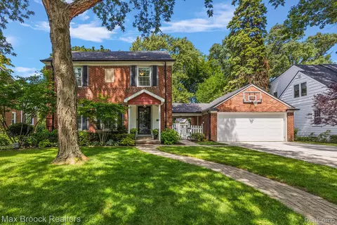 13356 Winchester Ave, Huntington Woods, MI 48070