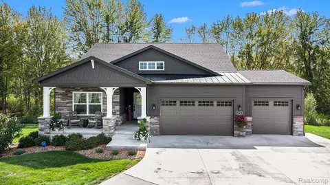 4734 Chestnut Springs Dr, Genoa, MI 48843